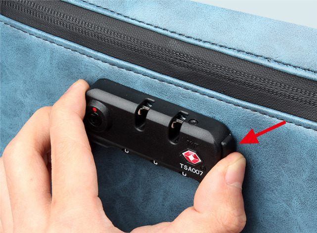 Lock system clutch bag 