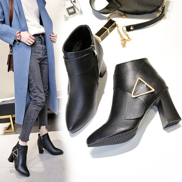 Pointed-toe Solid color Leather Boots