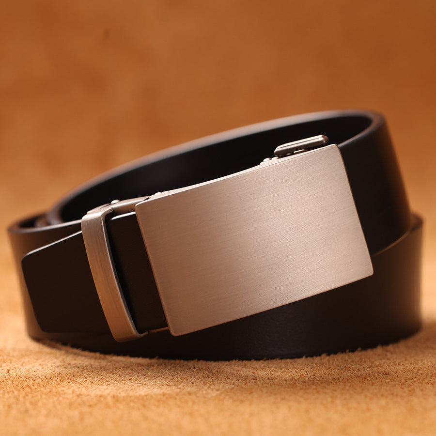 Leather belt with automatic clasp