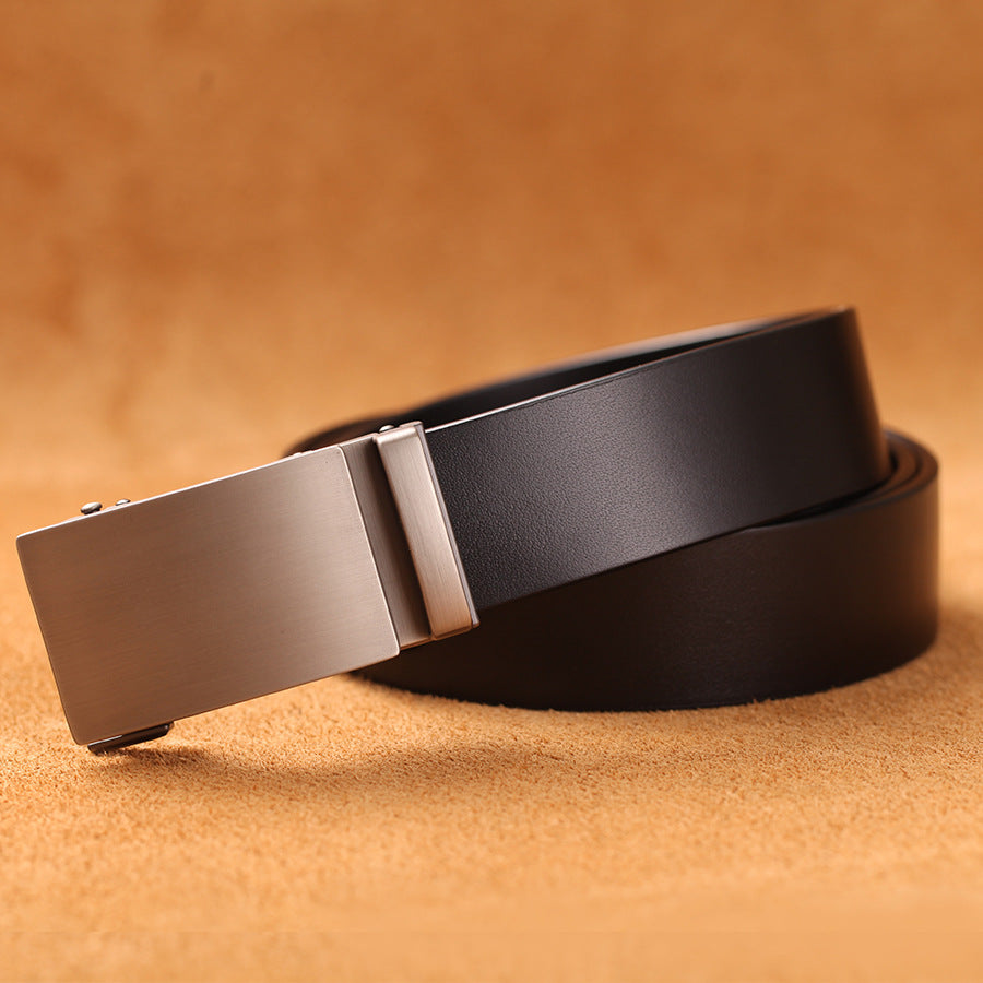 Adjustable brown leather buckle belt